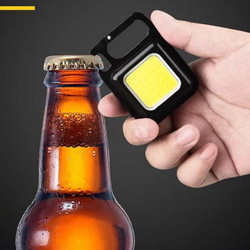 2x1⚡💡 Mini Linterna LED Multifuncional | Llavero + Abrebotellas 🔑🍻